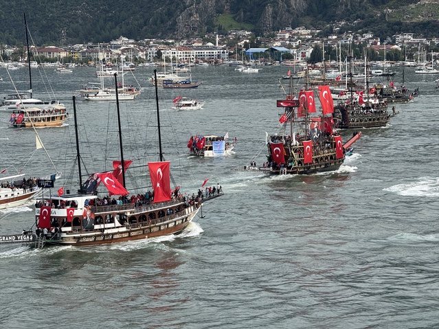 Muğla'nın Fethiye ilçesinde tekneler, Bodrum'da 37 offroad araç 29 Ekim'i kutladı
