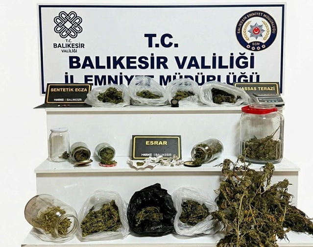 Balıkesir'de 1 kilo 254 gram esrar ele geçirildi, 2 şüpheli gözaltına alındı
