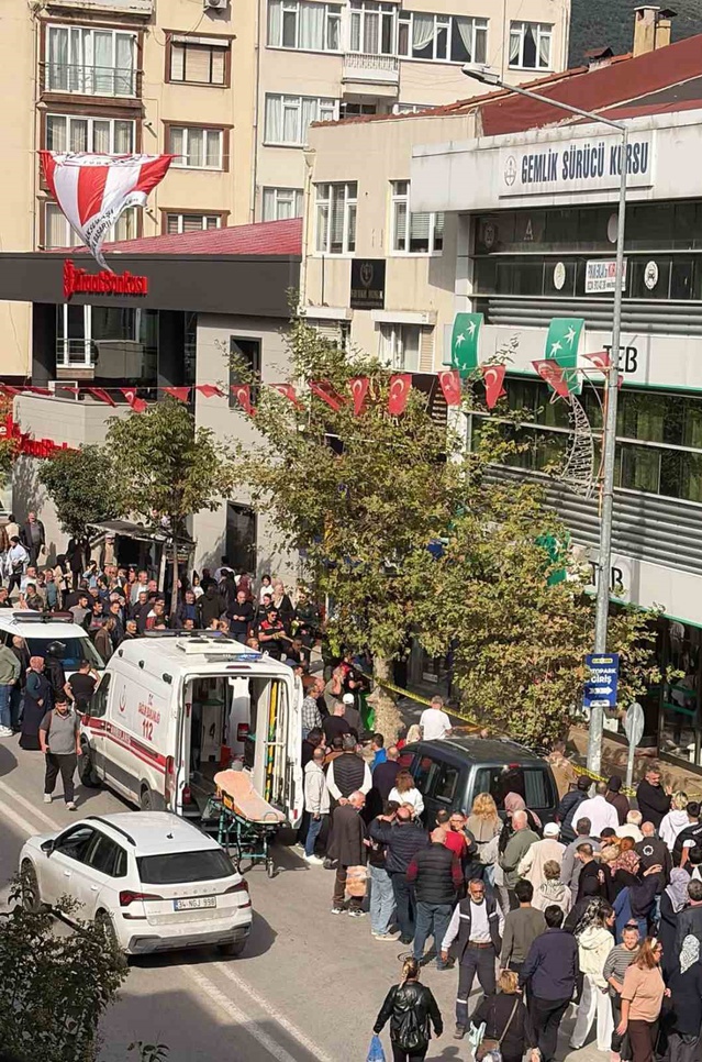 Bursa Gemlik'te bıçaklı saldırıda yaralanan 4 aylık hamile kadının tedavisi sürüyor