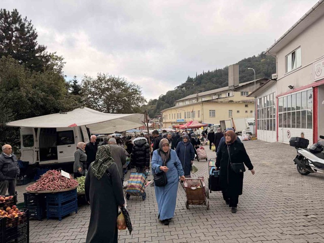 Kütahya Simav'da hünnap tezgahlarda 50-80 TL'den satılıyor, üretici maliyetten dertli