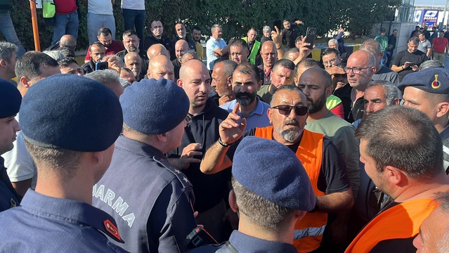 Kapıkule'de TIR şoförleri vize ve bekleme sorunlarını 5 saat oturarak protesto etti