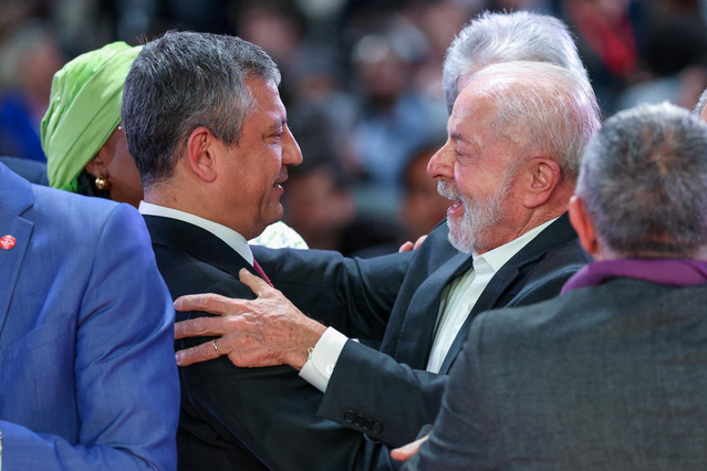 Özgür Özel, Lula da Silva ve Öğrenciler Listesi'nin zaferini sosyal medyadan kutladı