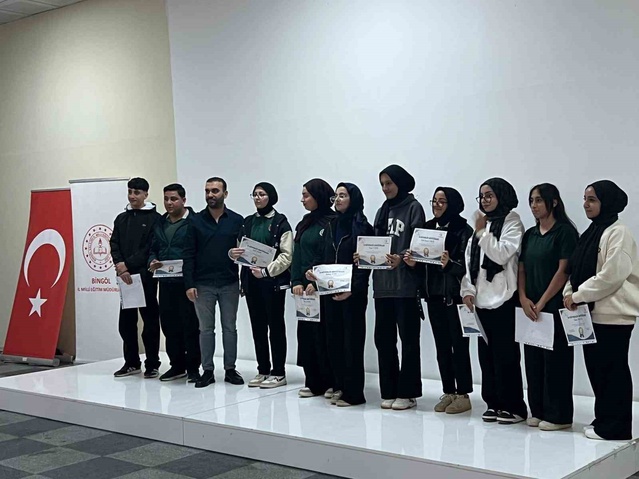 Bingöl Genç'te öğrencilere e-güvenlik semineri verildi, belge takdim edildi