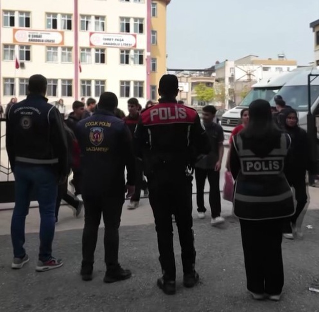 Gaziantep'te okul çevresi denetiminde 558 şahıs ve 238 servis aracı sorgulandı