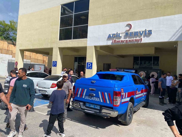 Antalya Gazipaşa'da iş makinesine sıkışan 15 yaşındaki çocuk yaralandı, 2 kişi tutuklandı