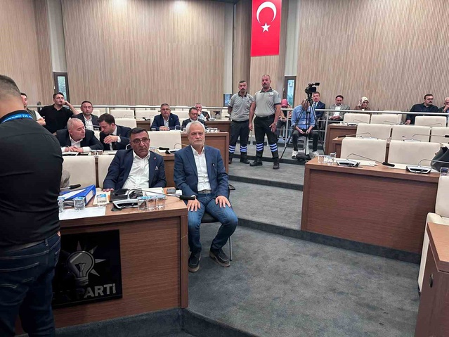 AK Parti Eyüpsultan videosunda 'mahkeme salonlarına muhtaç ettiniz' tepkisi öne çıktı