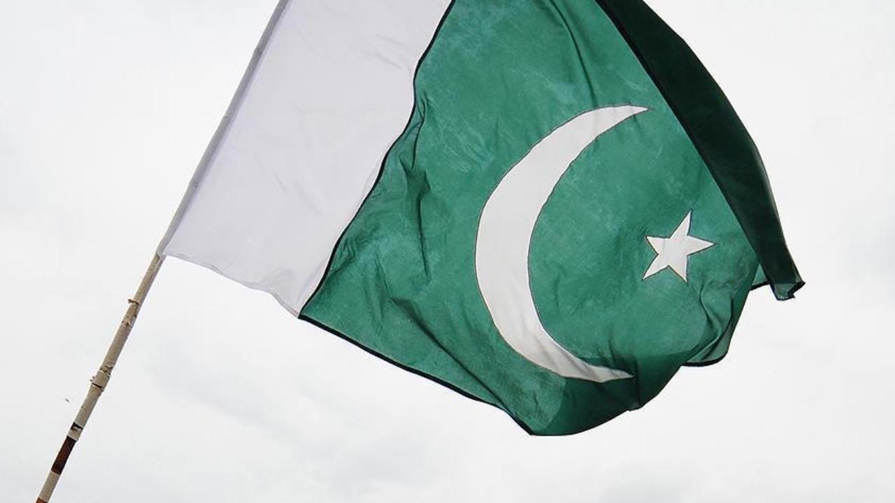 Pakistan Savunma Bakanı Asıf: Suudi Arabistan'ı tüm gücümüzle savunacağız