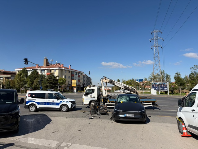 Ankara Çankaya'da otomobilin çarptığı motosiklet sürücüsü Cem Şahin hayatını kaybetti