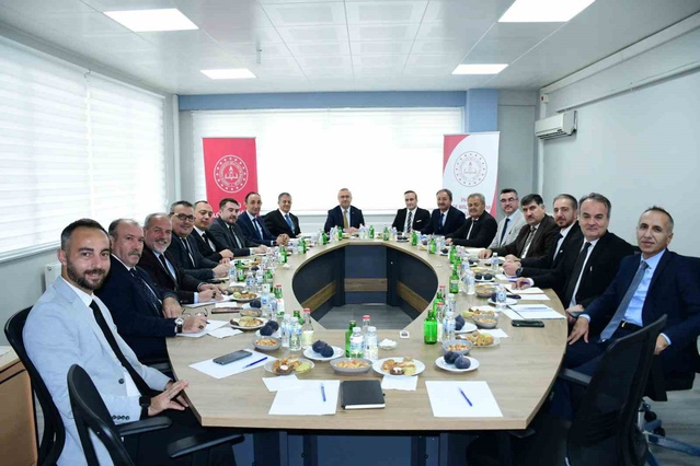 Eskişehir İnönü'de eğitim toplantısında okul güvenliği ve akademik başarı ele alındı