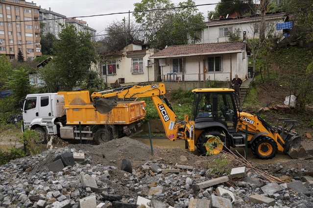 İstanbul'da sel temizliği sürüyor, Beykoz'da çözüm merkezine 1879 kayıt geçti