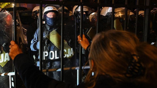 Polonya'da Adalet Bakanı iki hakimin dokunulmazlığının kaldırılmasını istedi