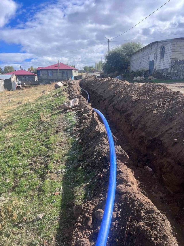 Iğdır İl Özel İdaresi Tuzluca'da 2 köyün suyunu açtı, Yeni Mahalle'ye 1 km hat yaptı