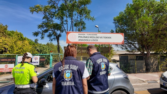 Manisa'da okul denetimlerinde 52 aranan kişi yakalandı, 352 bin 962 TL ceza kesildi