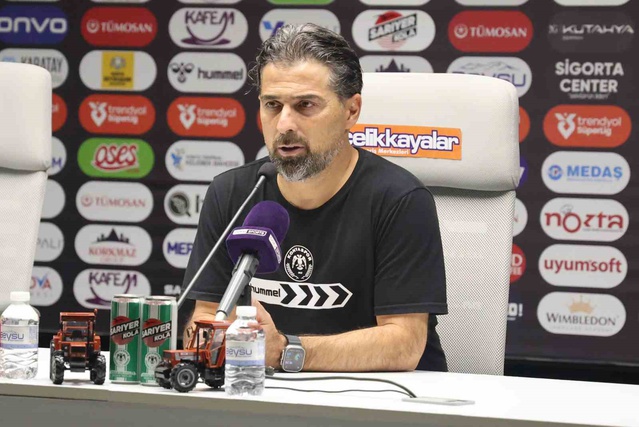Konyaspor'un hocası Palut, 2-0'lık galibiyet sonrası daha agresif mücadele istedi