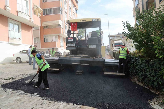 Gebze'de Fen İşleri ekipleri asfalt yama ve parke döşeme çalışmalarını sürdürüyor