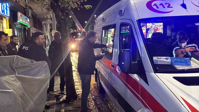 Eskişehir'de ocaktaki yangında uyuyakalan 66 yaşındaki adam balkondan kurtarıldı