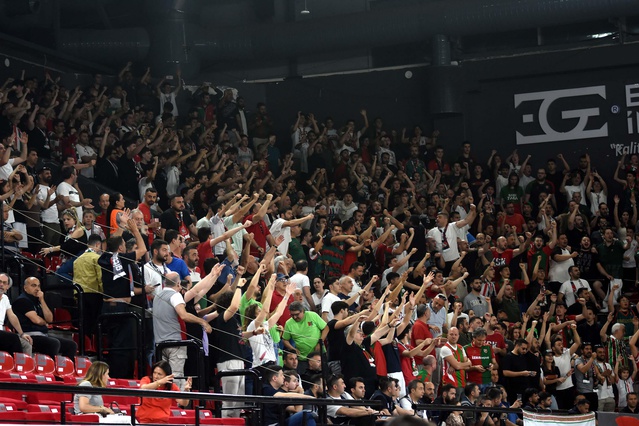 Evinde 2'de 2 yapan Karşıyaka, Fenerbahçe Tarfin önünde taraftarıyla buluşacak