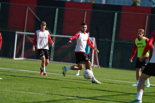 Çorum FK, Göztepe deplasmanı öncesi Burak Yılmaz yönetiminde pas ve sprint çalıştı