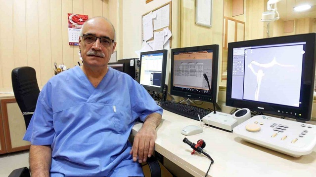 Fırat Üniversitesi Hastanesi'nde genç hastanın kalçasına köpüklü tedavi uygulandı
