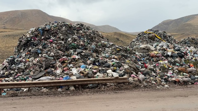 Hakkari'de heyelanda hasar gören 30 milyon avroluk atık tesisi çöp sorununu büyüttü