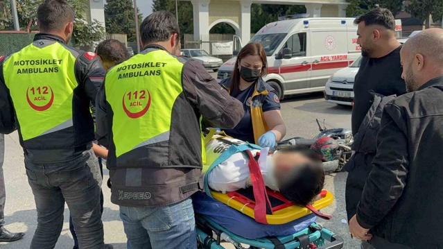 Samsun Canik'te otomobille çarpışan motosikletin 17 yaşındaki sürücüsü yaralandı