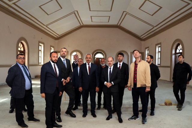 Erzurum Oltu'da Rus kilisesi Uyumayan Kütüphane olarak 7 gün 24 saat hizmet verecek
