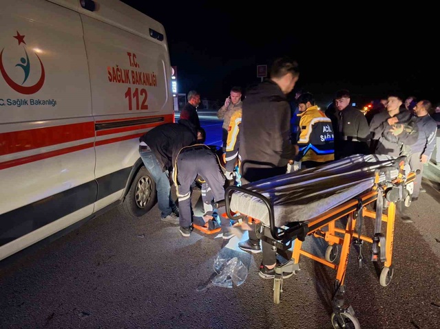 Bingöl'de markete gitmek isteyen 2 kişi otomobilin çarpmasıyla ağır yaralandı