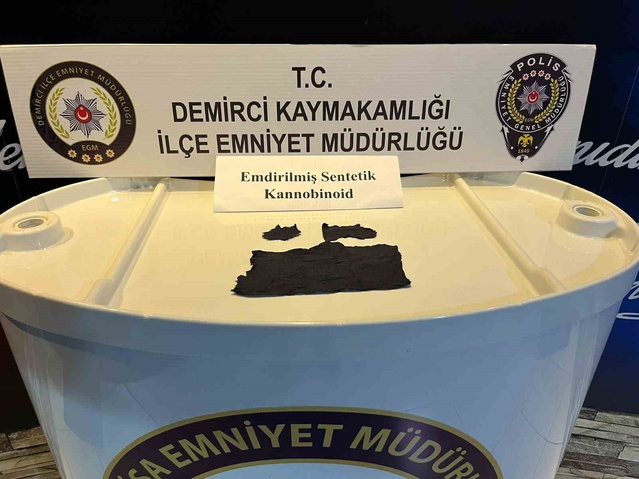 Manisa Demirci'de araçta bin içimlik sentetik kannabinoid bulundu, şüpheli tutuklandı