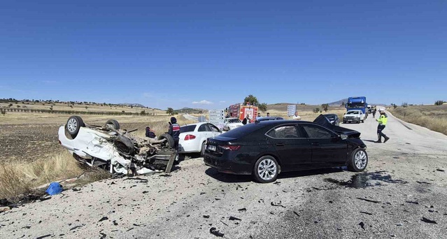Burdur Yeşilova'da 3 araçlı kazada ağır yaralanan kişi 2 gün sonra yaşamını yitirdi