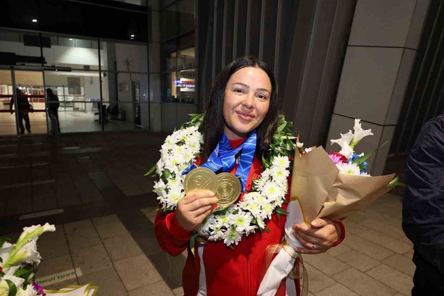 Atina'da Avrupa şampiyonu olan milli sporcular Kahramanmaraş'ta coşkuyla karşılandı
