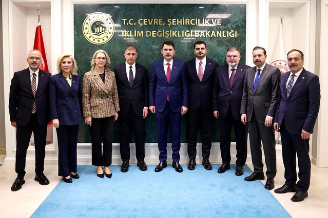 Bakan Kurum, Cemil Tugay ve AK Parti heyetini kabul etti