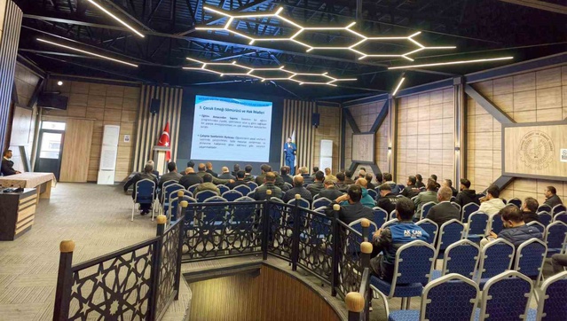Tatvan'da mesleki eğitim toplantısında öğrenci ve işletme süreçleri değerlendirildi