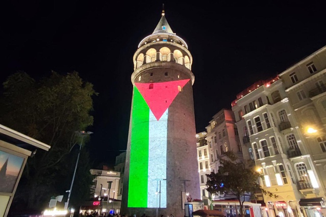 İstanbul'un kalbinde Filistin için tek yürek: Galata Kulesi Filistin bayrağıyla aydınlandı