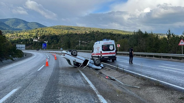 Karabük Safranbolu'da otomobil devrildi, yaralı sürücü hastaneye kaldırıldı