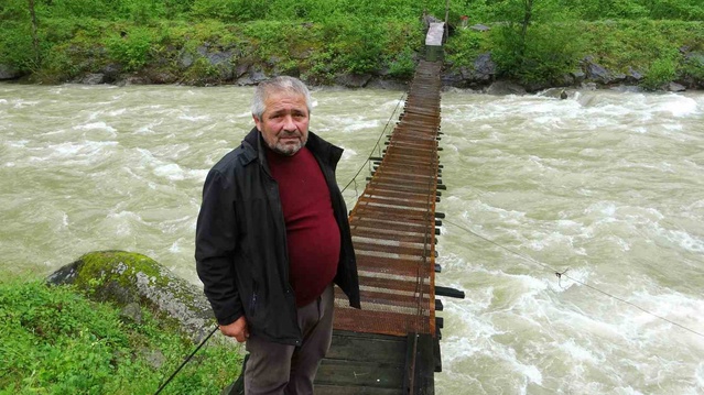 Giresun Bulancak'ta 15 yıldır korkuyla kullanılan ahşap köprü yenileniyor