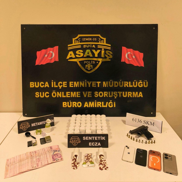 İzmir Buca'da 7 ayrı suçtan aranan ve 1 yıl 8 ay hapis cezası bulunan Z.P. yakalandı