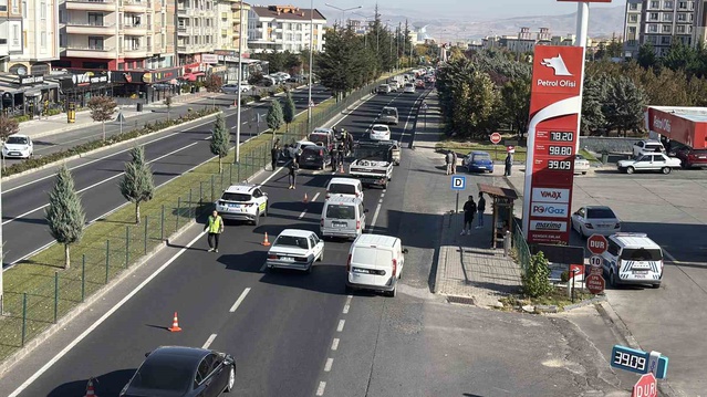 Nevşehir'de KPSS'ye giden öğrencilerin olduğu 5 araç kazaya karıştı, 2 kişi yaralandı