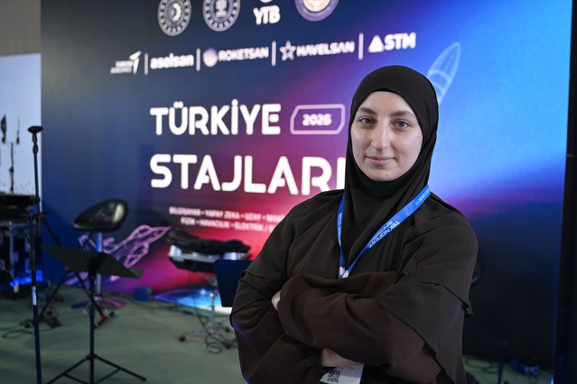 YTB'nin Türkiye Stajları'ndaki mühendis adayları Şanlıurfa'da TEKNOFEST'i inceledi