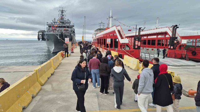 Tekirdağ'da ziyarete açılan TCG Işın'ı gün boyunca 4 bin kişi gezdi