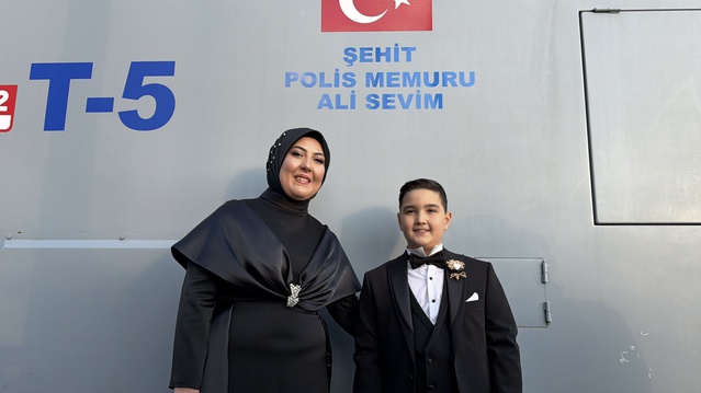 Şehit polis Ali Sevim'in oğlu Eyüphan, sünnet arabası olarak babasının adını taşıyan TOMA'yı istedi