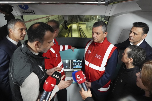 Özgür Özel, Ümraniye-Ataşehir-Göztepe metro hattındaki test sürüşünü başlattı