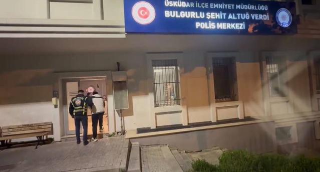 Üsküdar'da araca saldıran sürücü 180 bin lira ceza aldı, ehliyetine 60 gün el konuldu