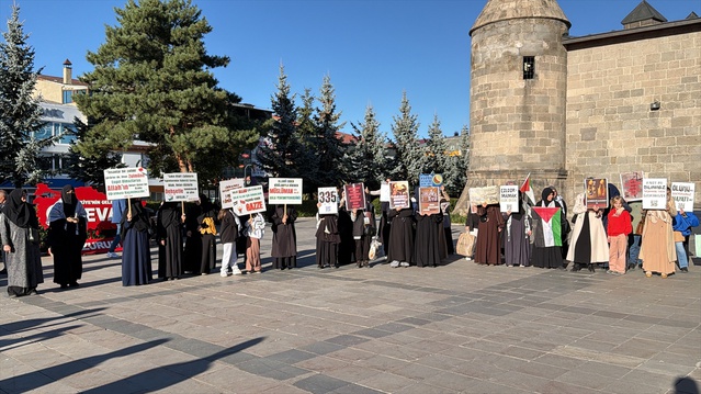 Erzurum'da sağlık çalışanları Gazze için 152. haftada da sessiz yürüdü