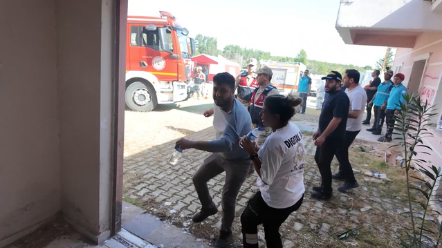 Bozova'da UMKE'nin 6.9'luk deprem tatbikatında yaralı yakınları jandarmayı zorladı
