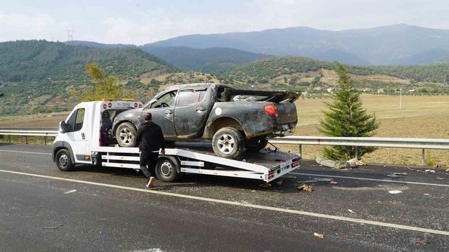 İddiaya göre Gaziantep İslahiye'de araç karşı şeride uçtu, 4 kişi yaralandı