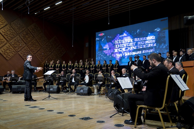 Koronun 40 yıllık yolculuğu CSO Ada Ankara'daki konserde fotoğraflarla da anlatıldı