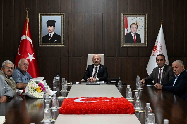 Aydın Valisi Varol, muhtarlarla mahalle ihtiyaç ve taleplerini değerlendirdi