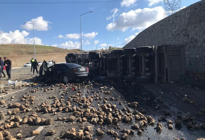 Ağrı’da 4 can alan feci kaza! Pancar yüklü TIR ile otomobil çarpıştı...