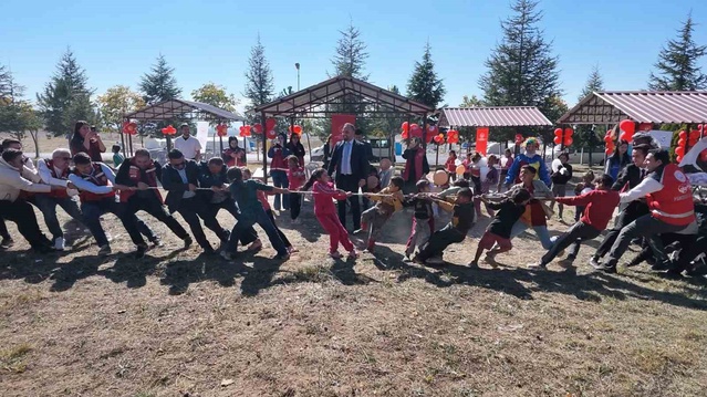 Niğde Konaklı'da mevsimlik tarım işçisi çocukları İyilik Var şenliğinde buluştu