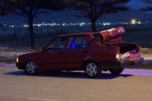 Niğde'de otomobile arkadan çarpan motosikletteki 2 kişi ağır yaralandı